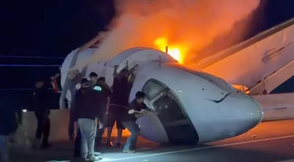 Dramatic rescue efforts after fiery small plane crash in Laredo, Texas, kills 1.